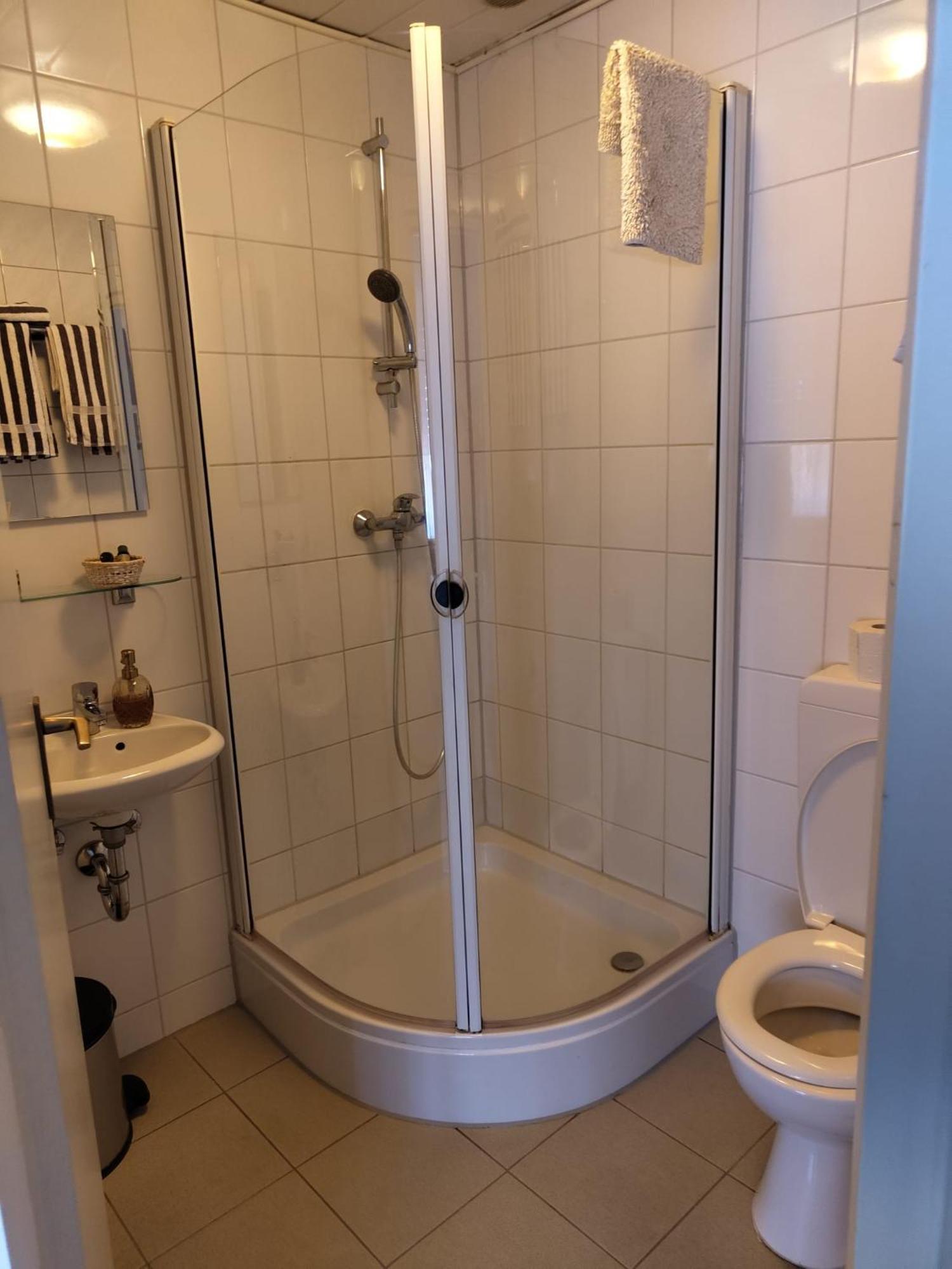Guesthouse - Weeze Rooms ภายนอก รูปภาพ