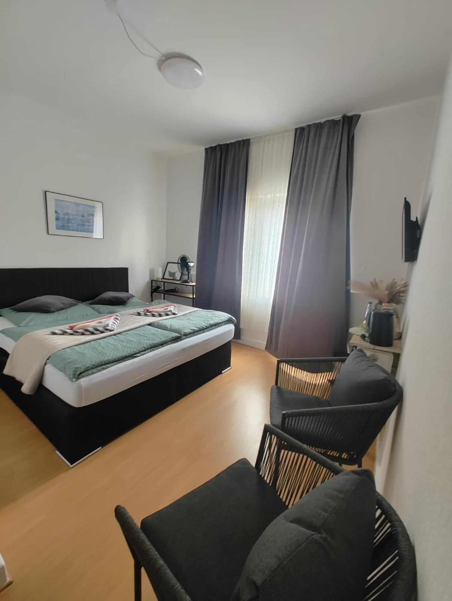 Guesthouse - Weeze Rooms ภายนอก รูปภาพ